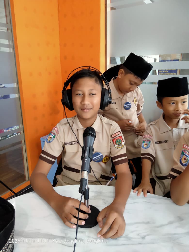 Outing Class ke RRI Bengkulu, Ananda kelas 5 As-Syifa, 2025.