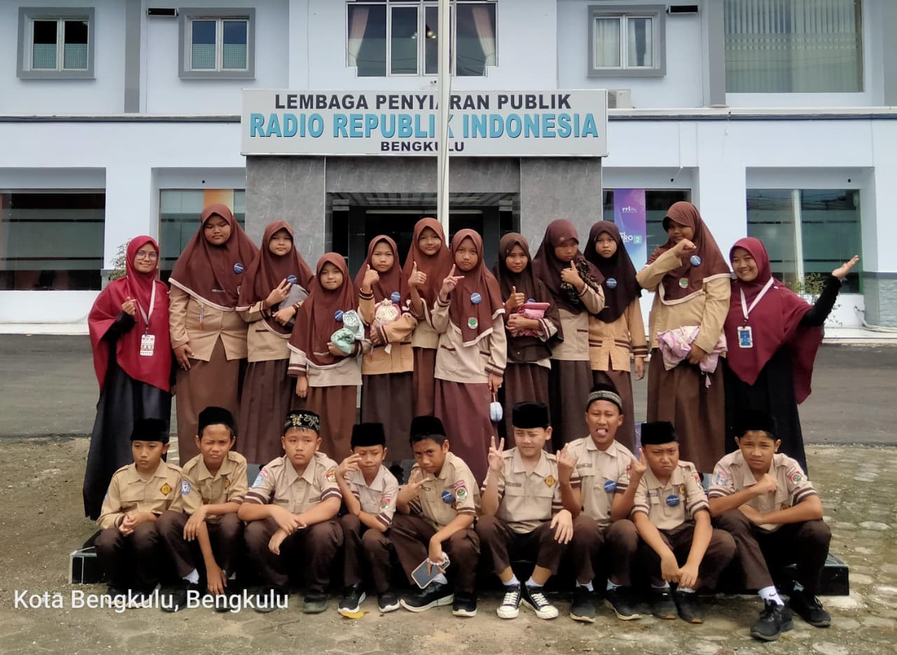 Outing Class ke RRI Bengkulu, Ananda kelas 5 As-Syifa, 2025.